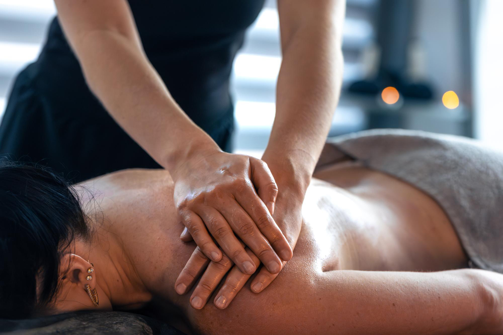 Massage relaxant du dos en cabine