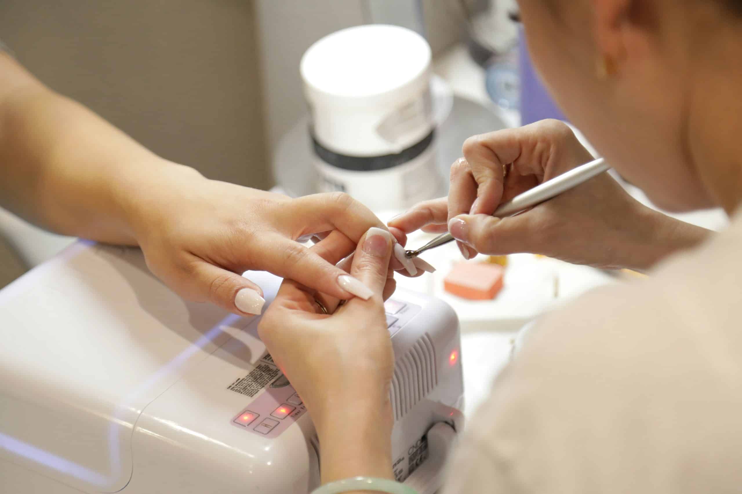 Manucure et pose de vernis semi-permanent